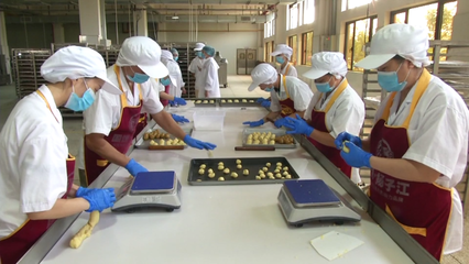 中秋月餅飄香 江夏老字號文創月餅引領食品銷售新風尚